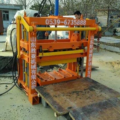 QT4-40 Small Diesel Hydraulic Brick Making Machine