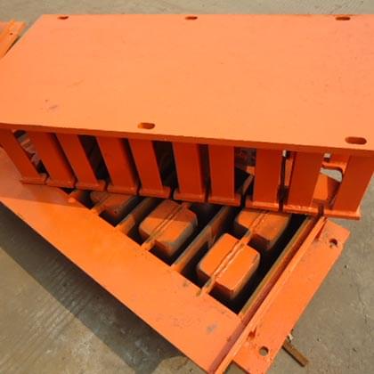 QT4-25 Semi Automatic Concrete Brick Machine