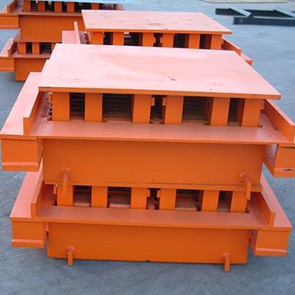 QT4-25 Semi Automatic Concrete Brick Machine