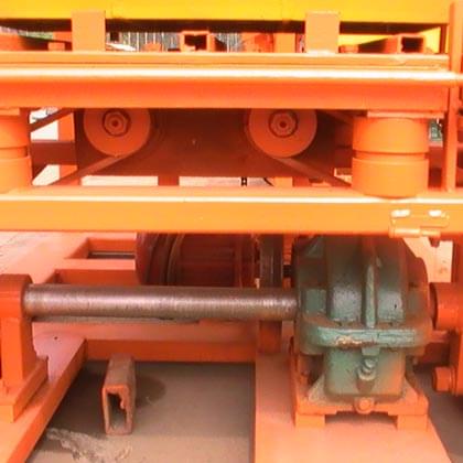 QTJ4-26 A Semi Automatic Concrete Block Making Machine