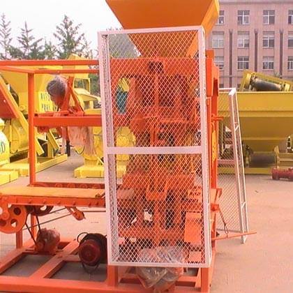 QTJ4-26 A Semi Automatic Concrete Block Making Machine
